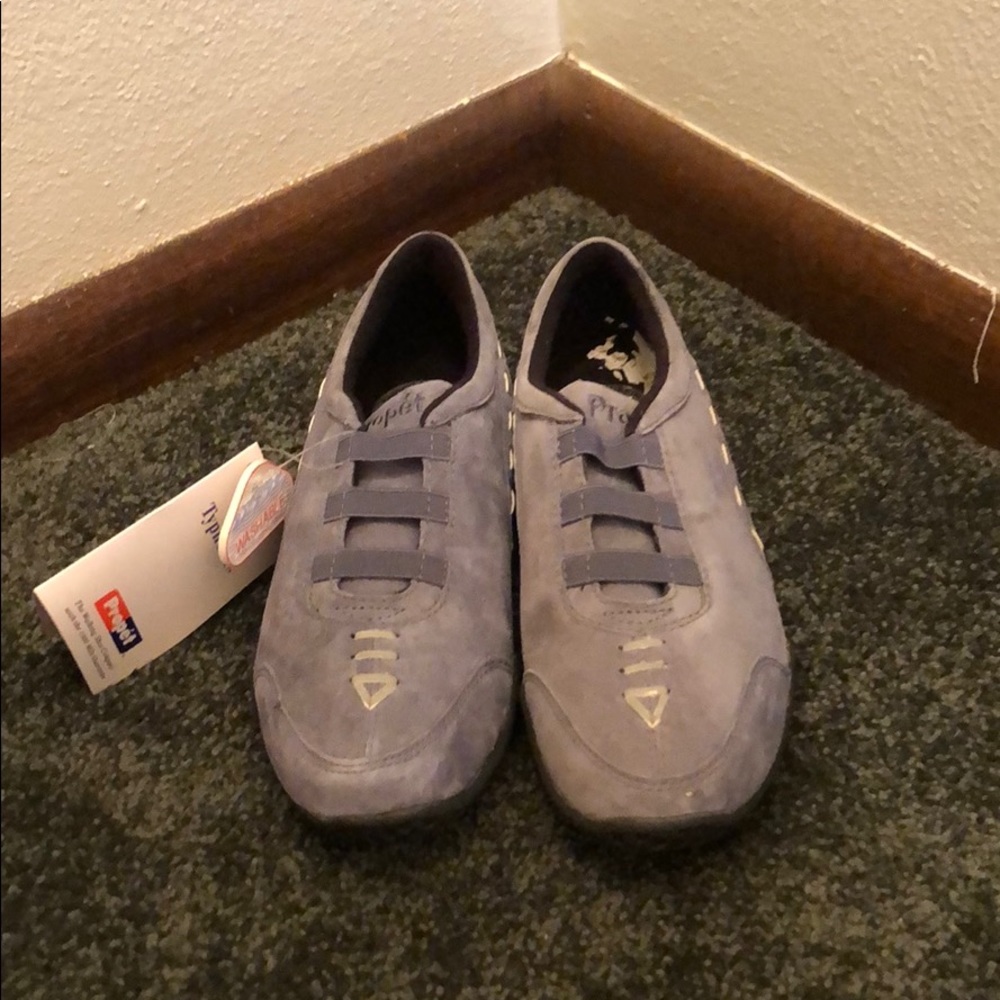Women’s walking shoes
